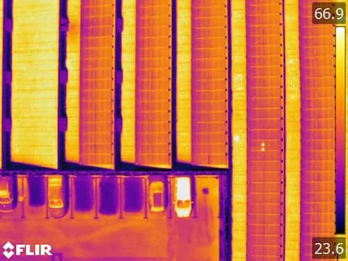 Rangée de panneaux solaire, thermogramme