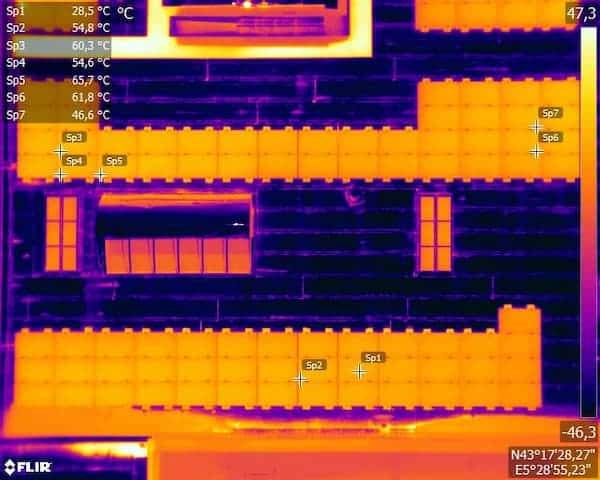 ensemble de panneaux solaires avec leur anomalies thermiques